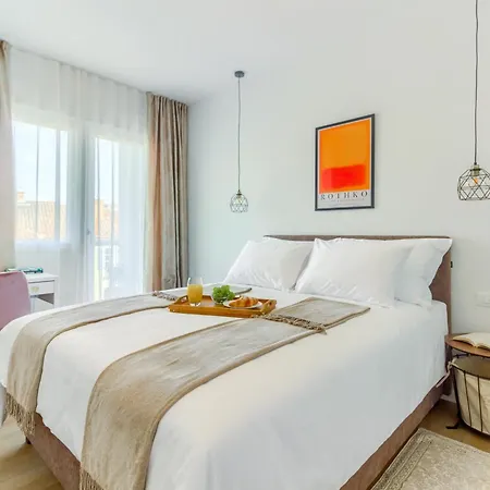 West View Apartment *