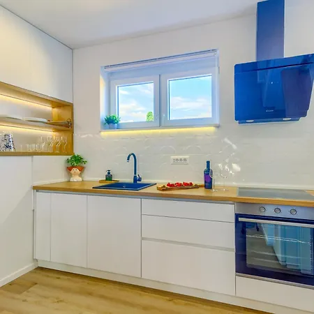 West View Apartment Split