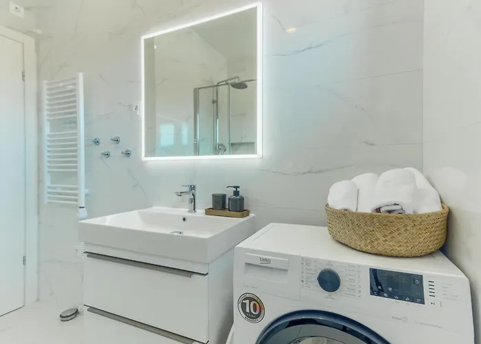 West View 스플리트