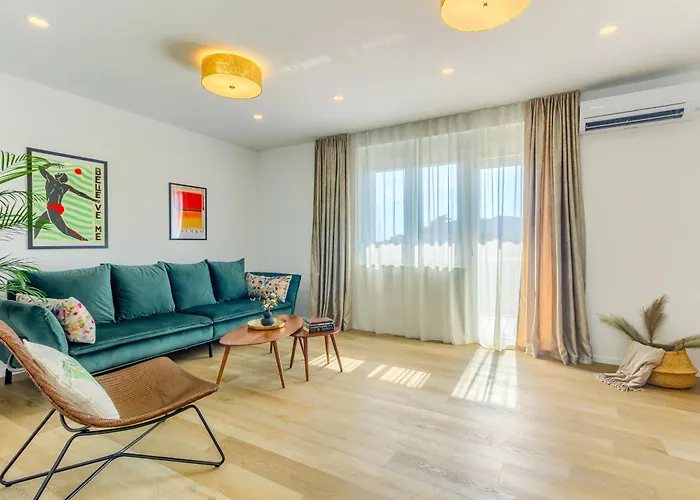 West View * سبليت